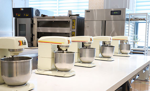 杭州歐米奇西點(diǎn)培訓(xùn)學(xué)校 蛋糕西點(diǎn)培訓(xùn)班