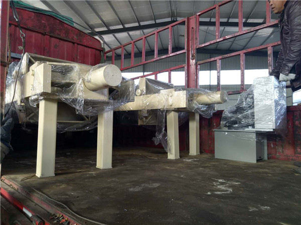 自動(dòng)拉板鑄鐵壓濾機(jī)